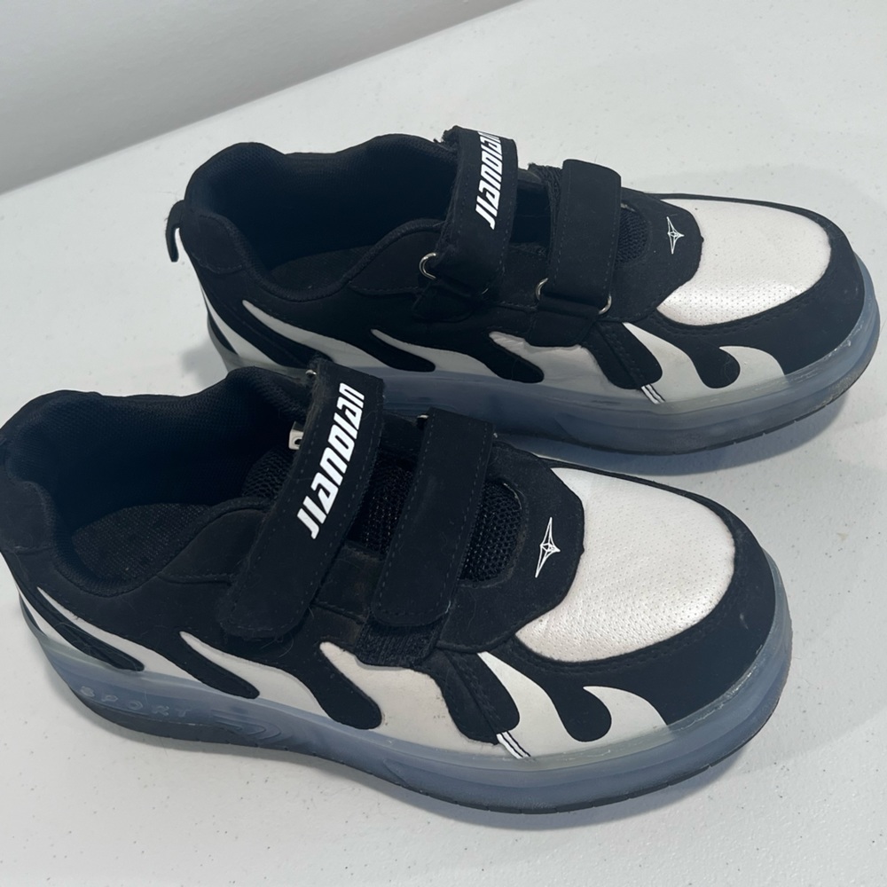 Youth - light up roller skate shoes